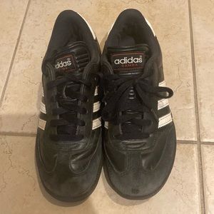 Addidas Samba Futsal shoes Size: Boys 6